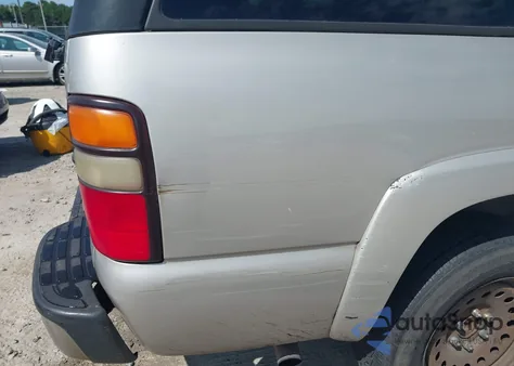 2004 Chevrolet Suburban 1500 Lt из США, поврежденный, VIN 3GNEC16Z84G319082